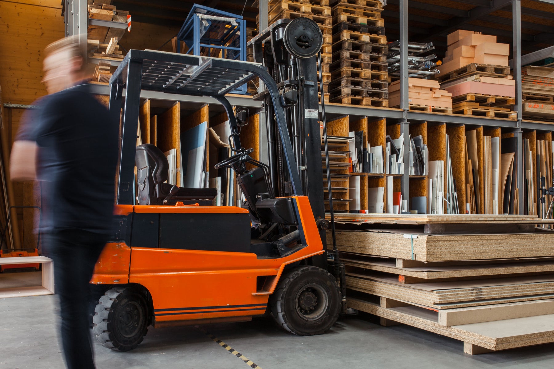 Inaithiram Diesel Operated Forklift in warehouse operation lifting log size wooden pallets