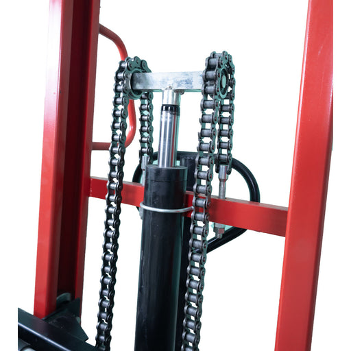 Inaithiram MS2PU16LHB Hydraulic Manual Stacker 2Ton Closeup of Connecting Chain